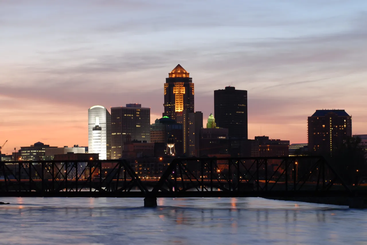 Des Moines skyline at sundown, photographed in 2007